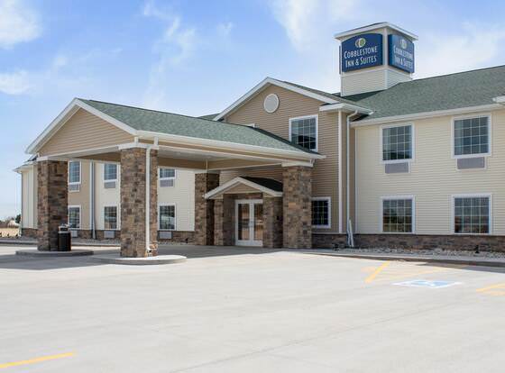 Cobblestone Inn & Suites - Yuma allows check-in for 18 year-old guests