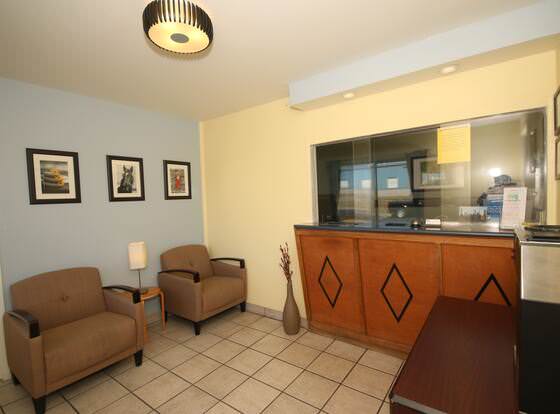 Royal Inn Charlotte Airport Hotel allows check-in for 18 year-old guests