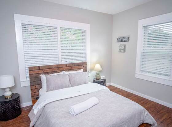 Remodeled Modern 1br/1ba Apt Near Downtown, 5min Pearl allows check-in for 18 year-old guests