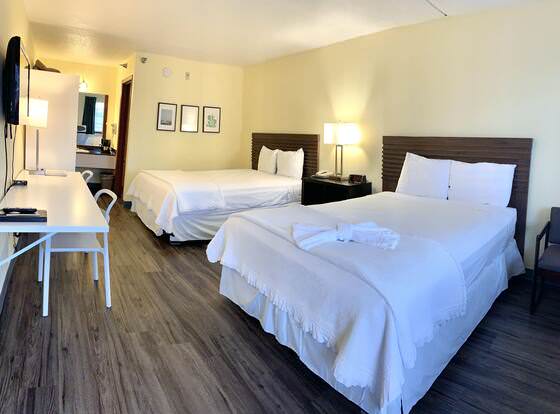 Seven Gables Inn allows check-in for 18 year-old guests