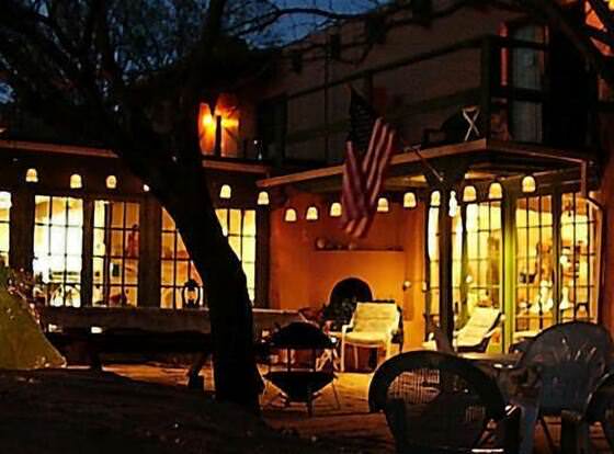 Kelly Place Bed & Breakfast allows check-in for 18 year-old guests