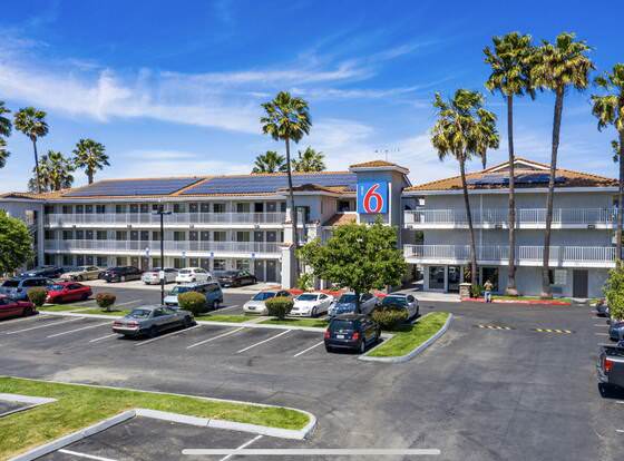 Motel 6 Fairfield, CA - Napa Valley allows check-in for 18 year-old guests