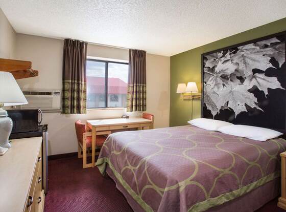 Super 8 by Wyndham Salem VA allows check-in for 18 year-old guests