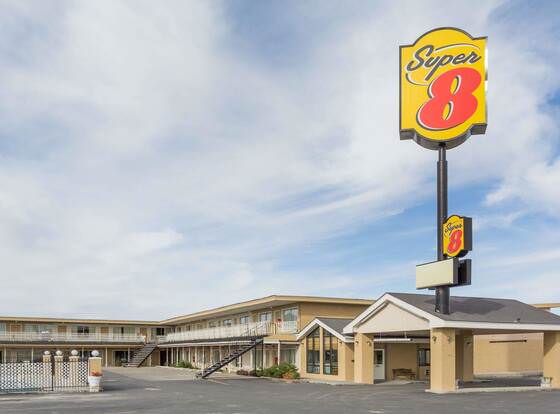 Super 8 by Wyndham Wells allows check-in for 18 year-old guests