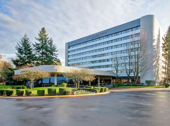 DoubleTree Suites by Hilton Seattle Airport - Southcenter allows check-in for 18 year-old guests