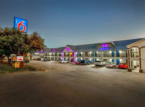 Motel 6 Fort Worth, TX - White Settlement allows check-in for 18 year-old guests