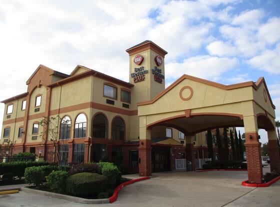 Best Western Plus Sam Houston Inn & Suites allows check-in for 18 year-old guests
