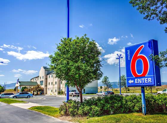 Motel 6 Missoula, MT allows check-in for 18 year-old guests