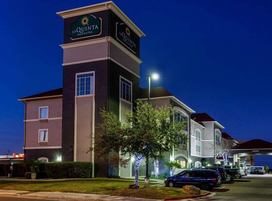 La Quinta Inn & Suites by Wyndham Laredo Airport allows check-in for 18 year-old guests