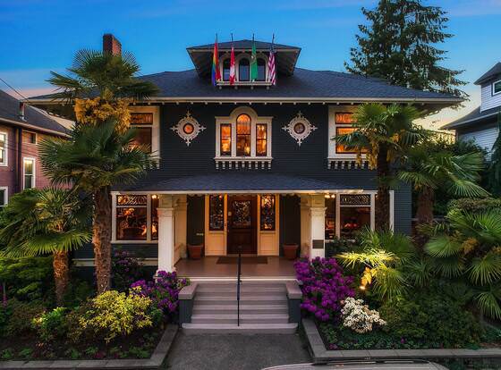 Seattle Gaslight Inn allows check-in for 18 year-old guests