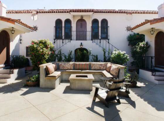 Casa Del Mar Inn allows check-in for 18 year-old guests