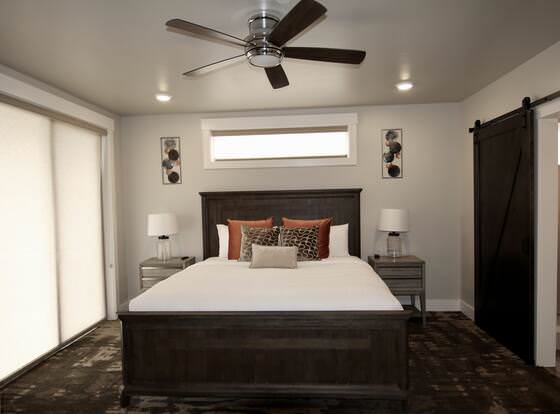 Sage Creek at Moab Amazing Pool Hot tub allows check-in for 18 year-old guests