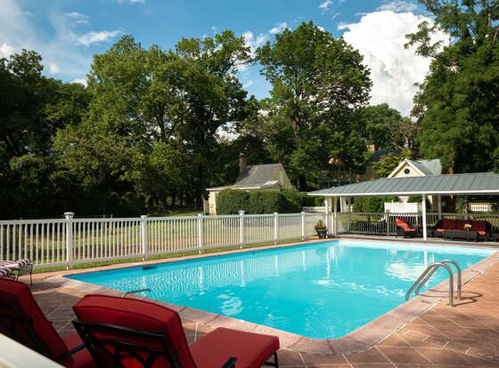 Prospect Hill Inn & Restaurant allows check-in for 18 year-old guests