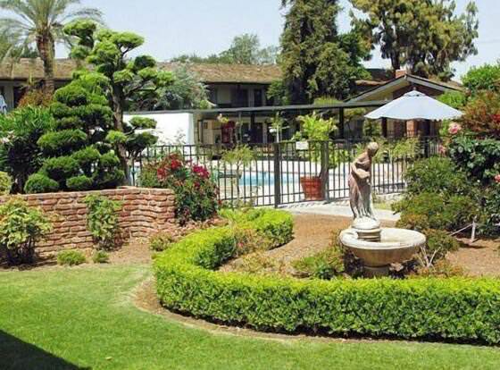 Lamp Liter Inn allows check-in for 18 year-old guests