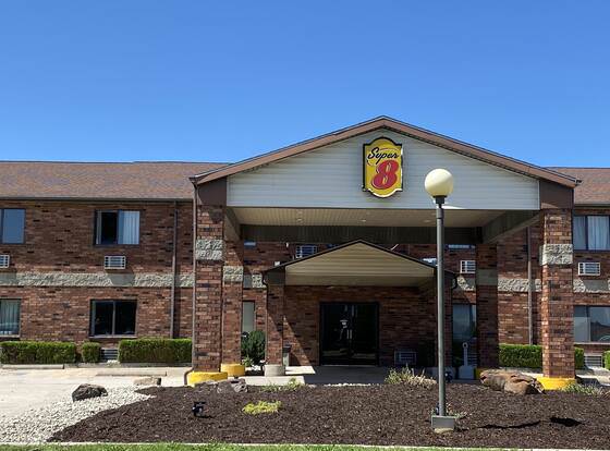 Super 8 by Wyndham Independence allows check-in for 18 year-old guests