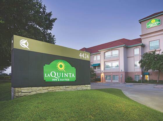 La Quinta Inn & Suites by Wyndham Houston West at Clay Road allows check-in for 18 year-old guests