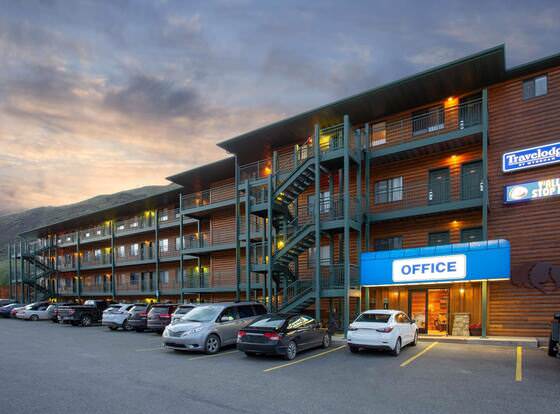 Travelodge by Wyndham Gardiner Yellowstone Park North allows check-in for 18 year-old guests