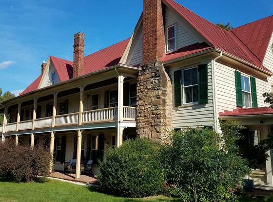 Hummingbird Inn allows check-in for 18 year-old guests