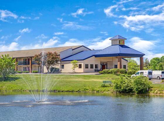 Super 8 by Wyndham Mason allows check-in for 18 year-old guests