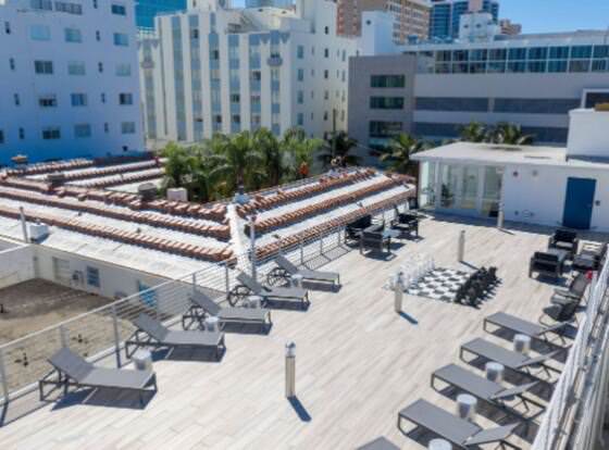 Samantha Apartments by Lowkl allows check-in for 18 year-old guests