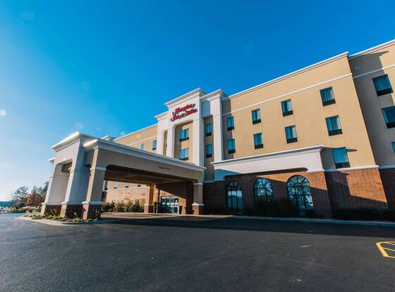 Hampton Inn & Suites Effingham allows check-in for 18 year-old guests