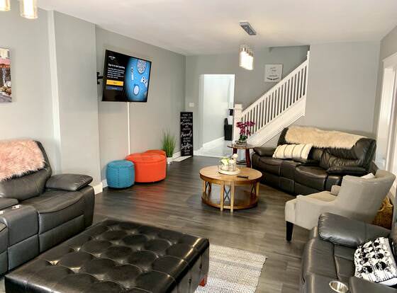 The Wheel of Fortune Duplex-8BR Parking allows check-in for 18 year-old guests
