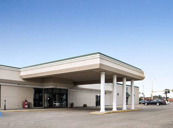 Quality Inn & Suites Conference Center and Water Park allows check-in for 18 year-old guests