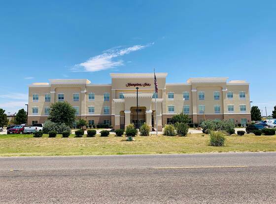 Hampton Inn Fort Stockton allows check-in for 18 year-old guests