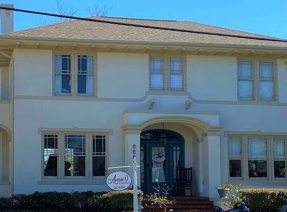 Avenue O Bed & Breakfast allows check-in for 18 year-old guests