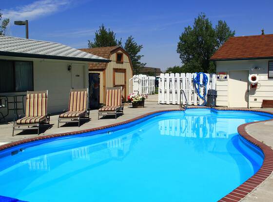 Sunrise Motor Inn allows check-in for 18 year-old guests