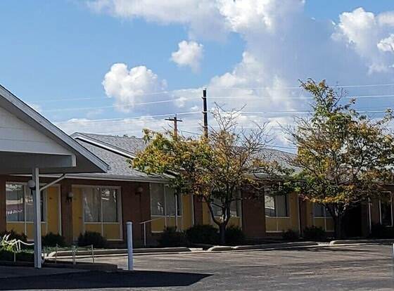 Robin Hood Motel allows check-in for 18 year-old guests