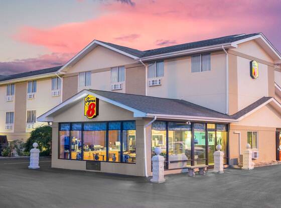 Super 8 by Wyndham Corbin/London KY allows check-in for 18 year-old guests