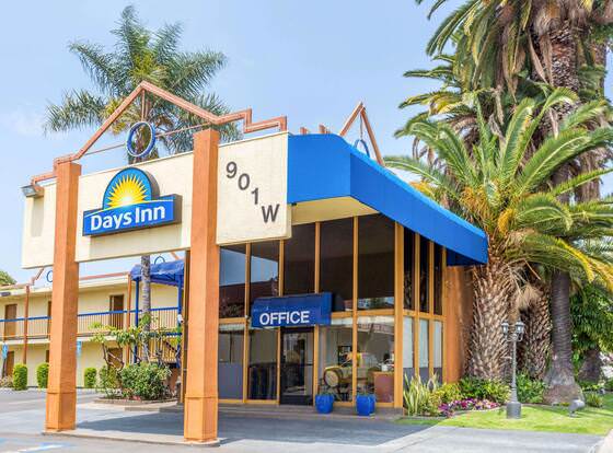 Days Inn by Wyndham Los Angeles LAX/VeniceBch/Marina DelRay allows check-in for 18 year-old guests