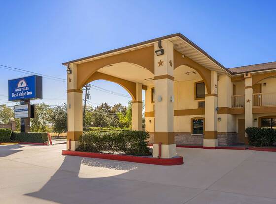 Americas Best Value Inn Houston at I-45 & Loop 610 allows check-in for 18 year-old guests