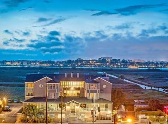 Inn at Playa del Rey allows check-in for 18 year-old guests