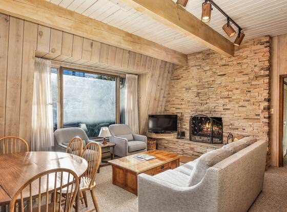 Chateau Chaumont & Dumont Condominiums by Frias allows check-in for 18 year-old guests