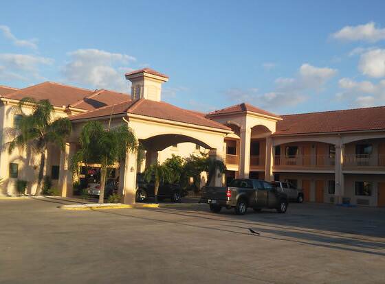 Casa Rosa Inn allows check-in for 18 year-old guests