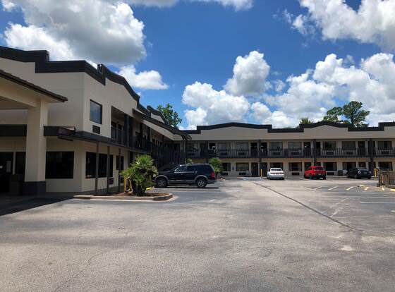 SureStay Hotel by Best Western Conway allows check-in for 18 year-old guests