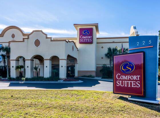 Comfort Suites Panama City Beach allows check-in for 18 year-old guests