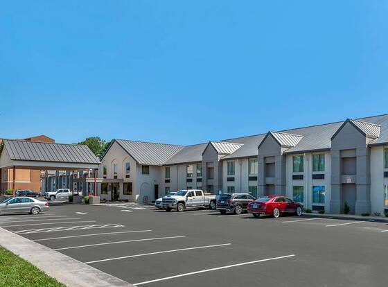 Comfort Inn Petersburg - Fort Lee allows check-in for 18 year-old guests