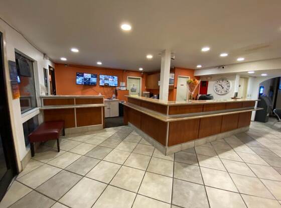 Hotel Elite allows check-in for 18 year-old guests