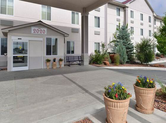 Comfort Inn And Suites allows check-in for 18 year-old guests