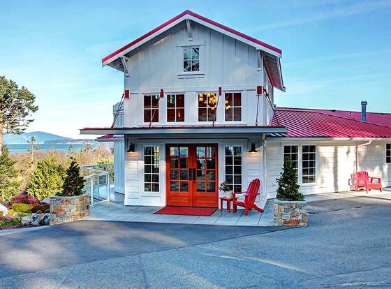 Anacortes Ship Harbor Inn allows check-in for 18 year-old guests