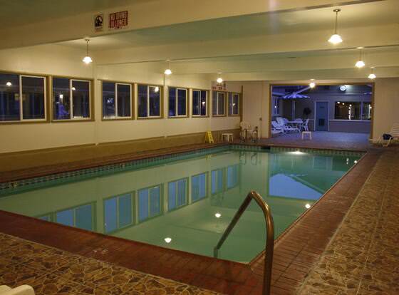 El Castell Motel allows check-in for 18 year-old guests