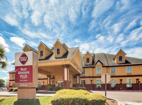 Best Western Plus Bradbury Inn & Suites allows check-in for 18 year-old guests