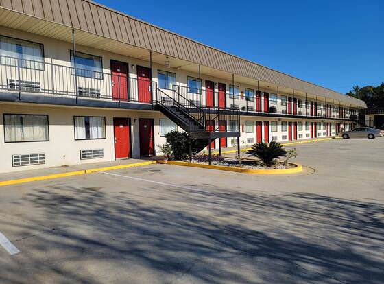 Sunrise Inn allows check-in for 18 year-old guests