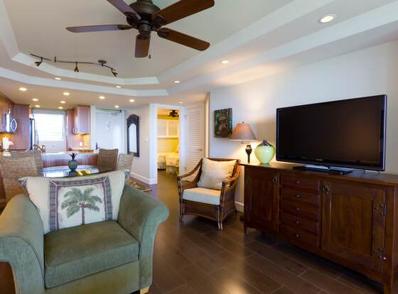 Royal Mauian - Maui Condo & Home allows check-in for 18 year-old guests