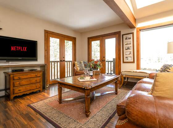 Incredible 2 Story Condo On Ajax allows check-in for 18 year-old guests