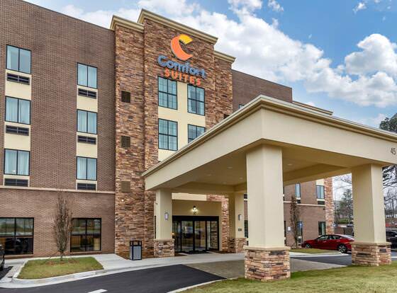 Comfort Suites allows check-in for 18 year-old guests