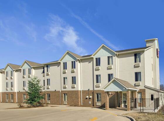 Baymont by Wyndham Jacksonville allows check-in for 18 year-old guests